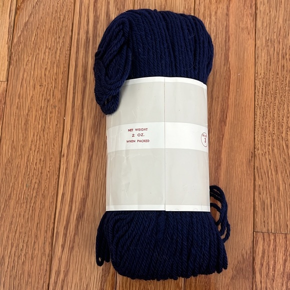 Vintage The Bay Knitting Worsted Skein of Navy Blue Pure Wool - Picture 2 of 3